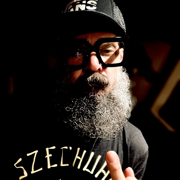 Meet your Posher, Chris - Picture 1 of 1